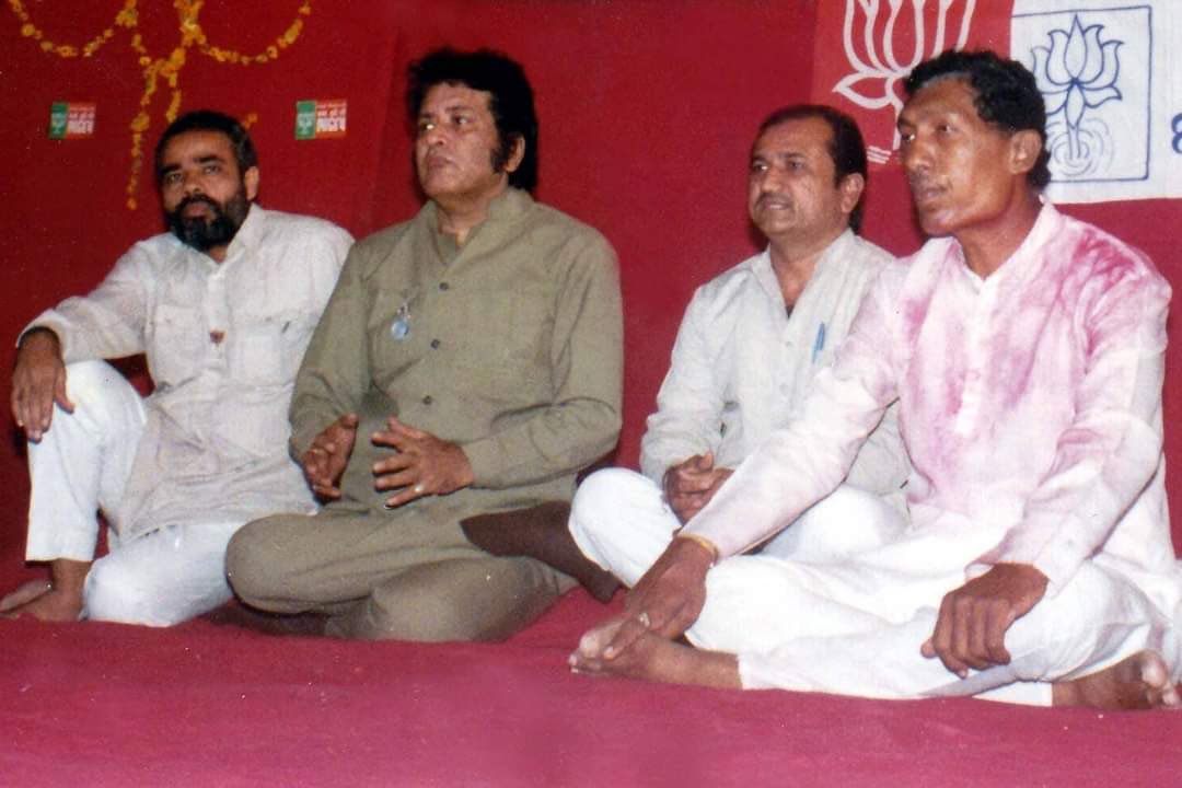 Narendra Modi with legendary actor and filmmaker Shri Manoj Kumar Ji.

[1984]