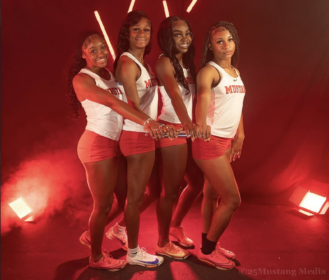 Congratulations to these young ladies(Kennedy Gibson, Alaysha Rodriguez, Divine McFarland, Alanna Samuel) on advancing to the area meet in the 4x1! Well deserved! 👏🏽👏🏽