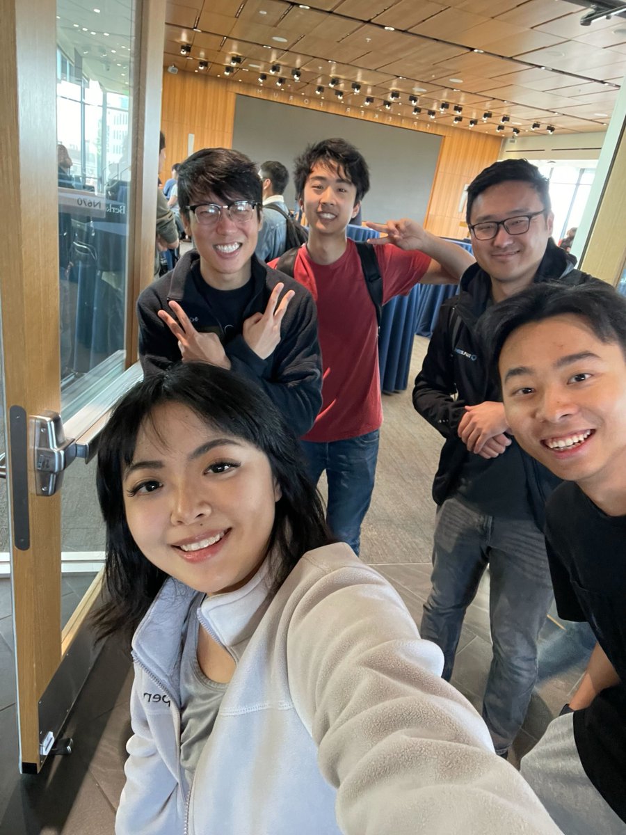 runboli's tweet image. Yesterday I visited UC Berkeley for the first time.
First time on the other side of a job fair.
Less nerve-wracking. A lot of students were nervous, like I used to be.
After, we followed @Kathrynwu088 to get tofu soup in an alley.
I think I would&apos;ve liked going here.