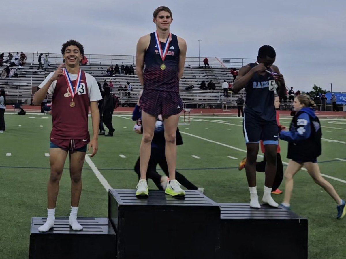CentralXC's tweet image. Congratulations to Evan Reyes. 2nd in the 400 and going to Area!