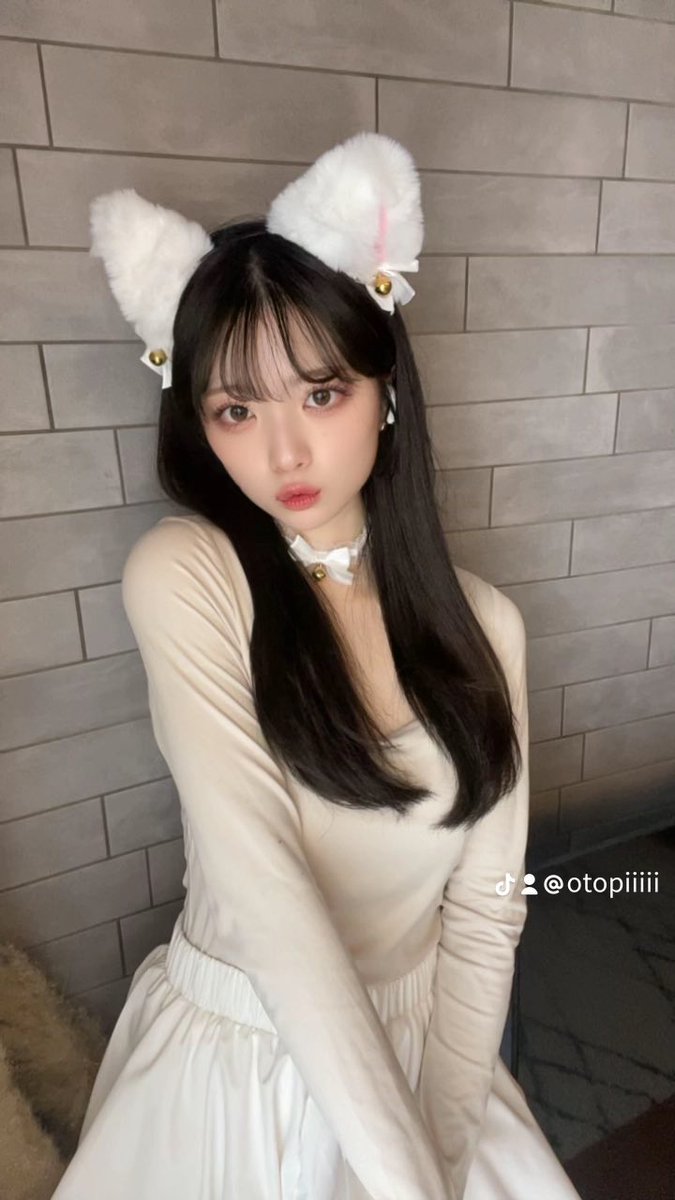 今日は白猫配信だにゃん！🐈💞
12時から14時まで！
お昼だけの予定だから絶対きてね〜