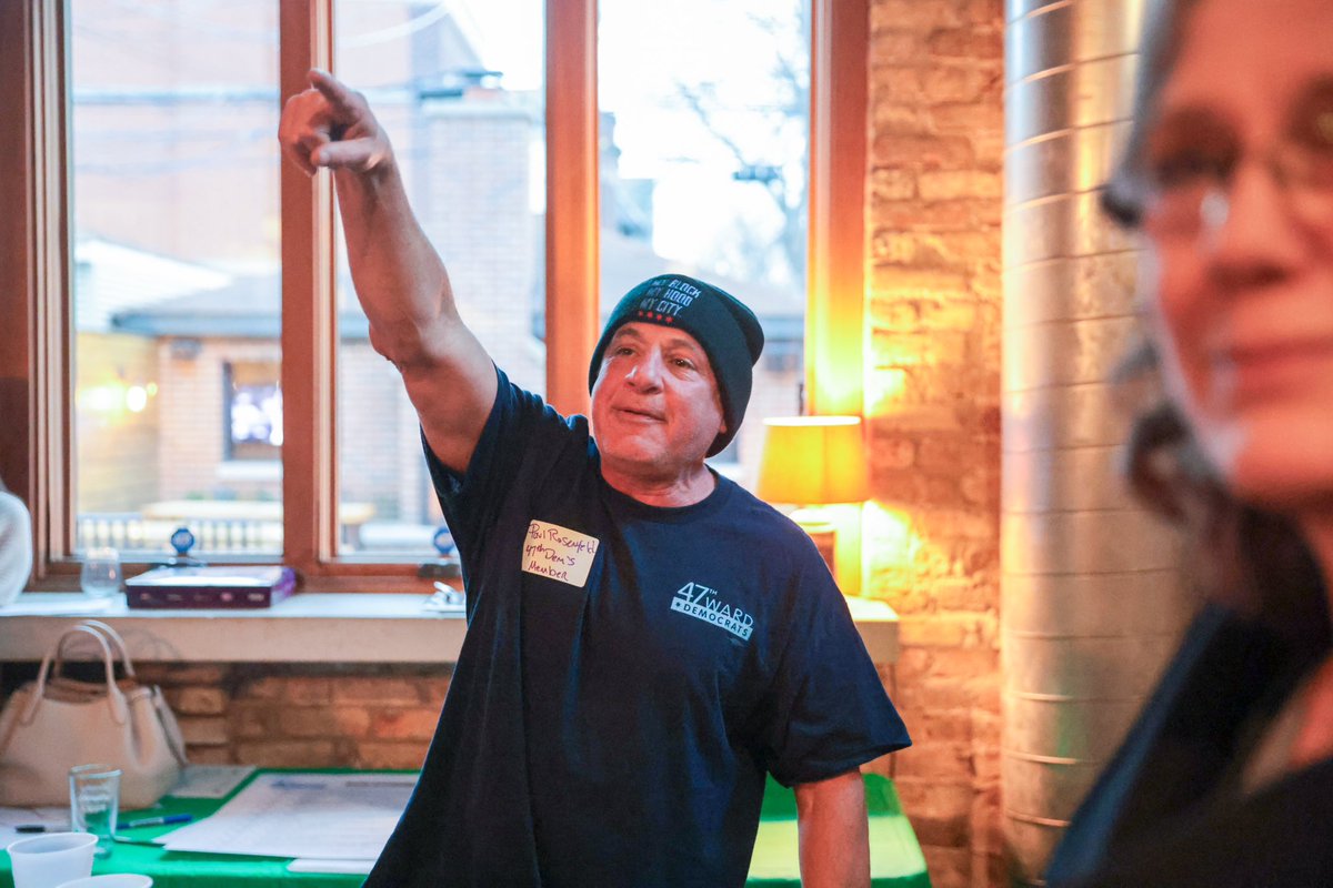 Fightin47th's tweet photo. Great kickoff for 47th Ward Democrats at the Roscoe Village Pub. Committeeperson Paul Rosenfeld hosted the best political organization in the County. Thanks to Congressman Mike Quigley for coming. Thanks @RepAnnWilliams for report. Get involved! Lots of work to do. #Fightin47th https://t.co/5hbT9eOKUJ
