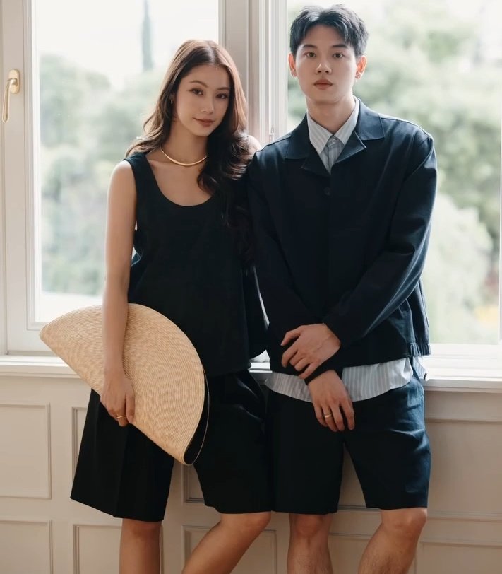 xxxwpxxx_'s tweet photo. ตี๋โว้ยยย มาดูนี่ เร็ว มานั่งๆ

ไรเจ้
หูยย ไปงานเมื่อคืนคือเจอยัยนี่ด้วยเหรอ ทำไมไม่ชวนผมอะ

ใครมันนั่งกินข้าวผัดไข่อยู่แล้วบอกไปเลยๆ ผมขี้เกียจ

แล้วทำไมหมวยยิ้มหวานขนาดนั้น เจ้ไปพูดไรป้ะเนี่ย

พูด บอกว่าน้องชายพี่มันเพ้อหาเธอทุกวัน อะไรๆก็ยัยหมวย มาเป็นน้องสะใภ้พี่มั้ยคะ 

เจ้! https://t.co/J6BKmofFGP