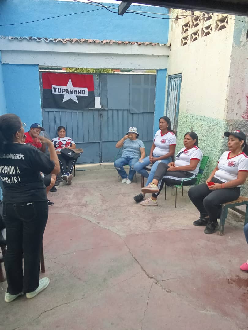 MariaRios_SJ's tweet photo. "El deber del partido consiste en educar a las masas menos desarrolladas para llevarlas a su independencia, hacerlas capaces de tomar el poder por si mismas"
Rosa de Luxemburgo.

Circulo de estudios en el municipio San Joaquín del estado Carabobo. https://t.co/vnITYUMMDO