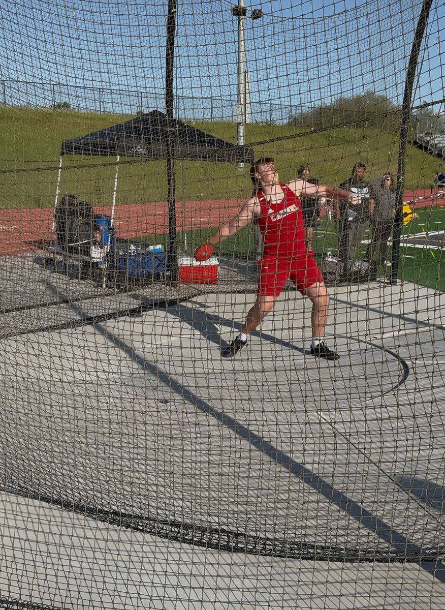 CarlWeigel_1's tweet image. Excited to place first at my meet in discus today with around a 15 ft PR!!