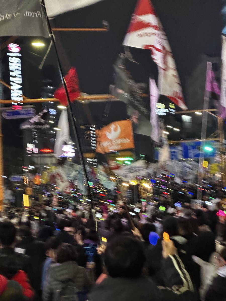 잔을 들어 건배하고 높이 들어 들이키네
오르페우스와 우리를 위해
굿나잇 형제여
굿나잇