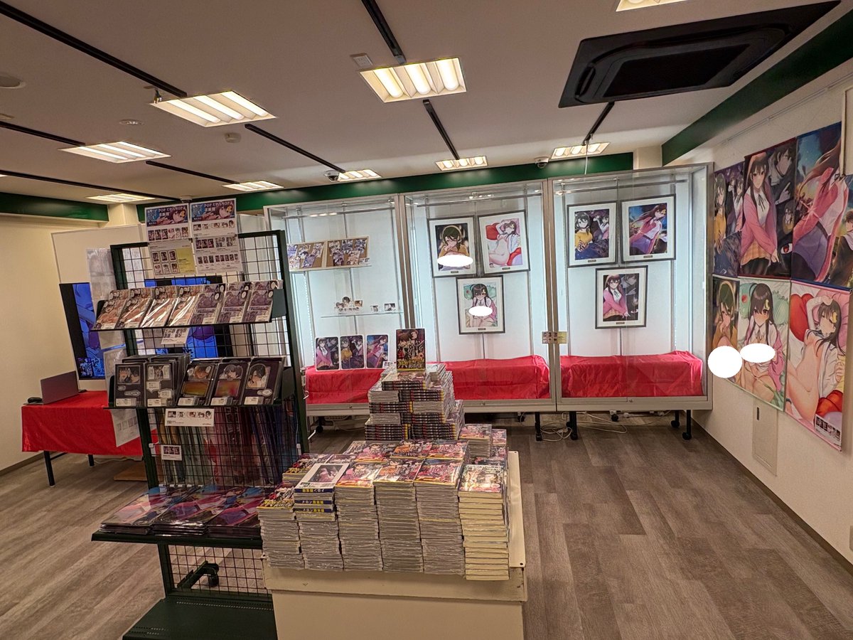 【メロンブックス@秋葉原1号店】 (@melon_akiba) on Twitter photo 【POPUP情報】
#COMICらぐちゅう
漫画:#増田ちひろ 先生(<a href="/c_masuda_/">増田ちひろ@4/4単行本4巻&2026年アニメ化</a>)
原作:#裏地ろくろ 先生
『#ゾンビのあふれた世界で俺だけが襲われない POPUPSHOP&原画展』
遂に本日より開催です!!
会場先行発売のグッズや、
厳選した原画をぜひお楽しみください🌟
詳細はこちら↓
melonbooks.co.jp/tags/index.php… 【POPUP情報】
#COMICらぐちゅう
漫画:#増田ちひろ 先生(<a href="/c_masuda_/">増田ちひろ@4/4単行本4巻&2026年アニメ化</a>)
原作:#裏地ろくろ 先生
『#ゾンビのあふれた世界で俺だけが襲われない POPUPSHOP&原画展』
遂に本日より開催です!!
会場先行発売のグッズや、
厳選した原画をぜひお楽しみください🌟
詳細はこちら↓
melonbooks.co.jp/tags/index.php…