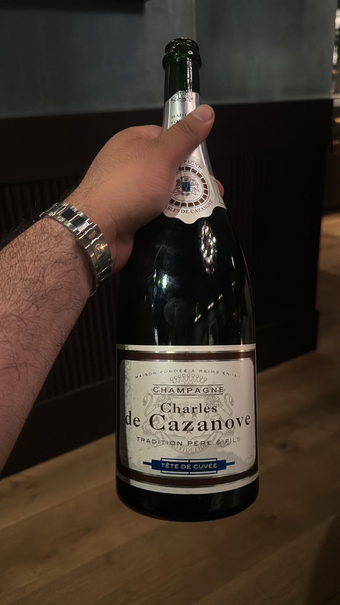 MR_FUERTE's tweet photo. 🥂🍾 https://t.co/IGZfo8pbEg