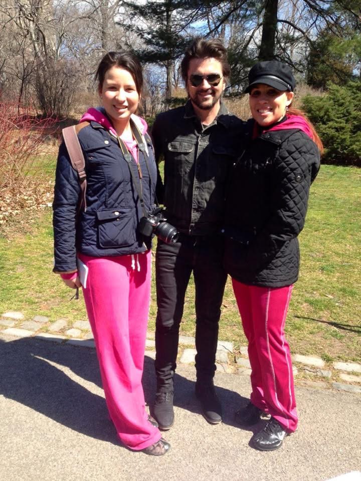 un día como hoy hace 12 años nos encontramos en central park a <a href="/JUANES/">JUANES</a> mi mamá y yo grandes fans de su música, talento y personalidad, mañana pisa nuestra ciudad para Pal Norte, éxito 🫶🏻 te queremos