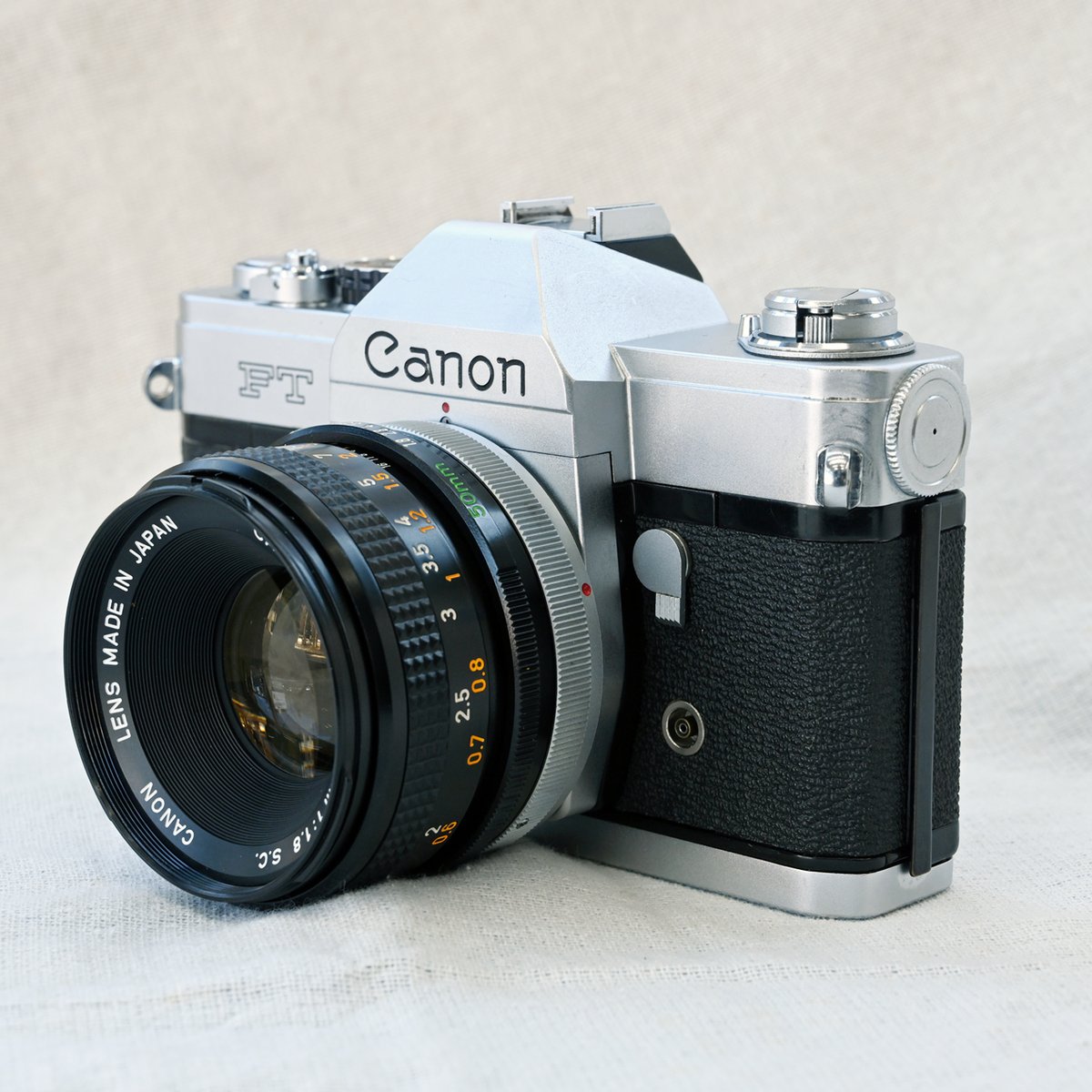 champcamera's tweet photo. #Canon #FTQL + FD50mmF1.8S.C. ¥42,000- by #青葉台 店
絞り込みTTL測光機構搭載の #フィルム一眼レフ 機。
シンプルな操作性に加えて #クイックローディング方式 でフィルム装填も楽々行えます◎
ファインダーも広々していて快適です。
こちら安心の分解清掃済み個体!
https://t.co/NV2pN7ewUt https://t.co/stKH9hlzuT