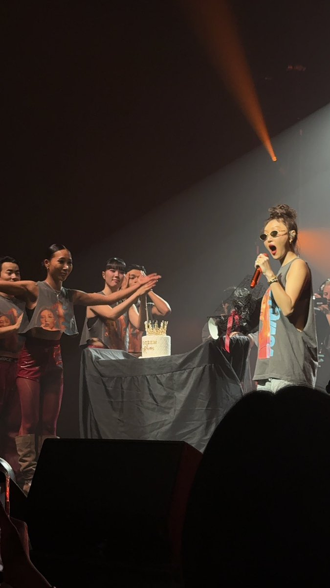 chi town cake surprise success 🦁🎂 <a href="/us_mamamoo/">US&Mamamoo</a> 

#화사 #HWASA
#HWASA_Twits_NA
#HWASAinCHICAGO
#Twits #멍청이