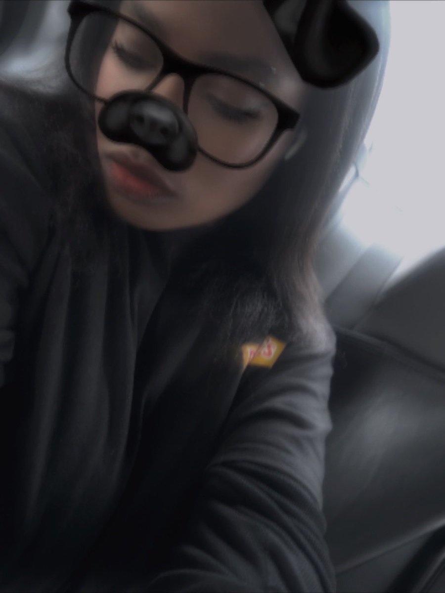 mourge_princess's tweet photo. Face reveal for new moots :3 (also know as every picture I’ve taken in a year) https://t.co/vSNp8YaDPn