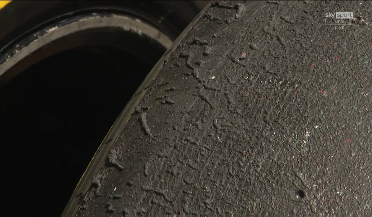 robertofunoat's tweet image. Norris si è lamentato del Graining che tuttavia secondo Mario Isola dovrebbe scomparire nel corso weekend. In basso il treno di gomme medie utilizzate proprio dal pilota inglese #F1 #JapaneseGP #Graining #McLaren #Pirelli