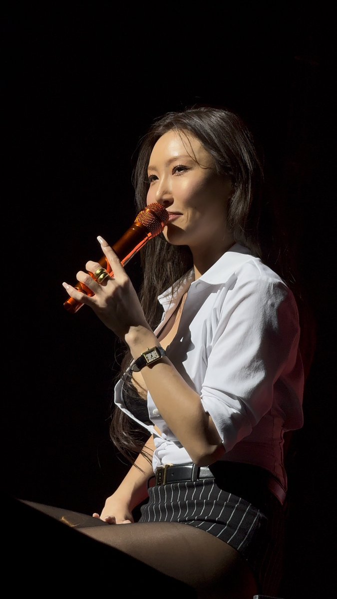 atinyhopee's tweet image. NO FUCKING WORDS WTF 
QUEEN. HWASAAA
#hwasainchicago #HWASA