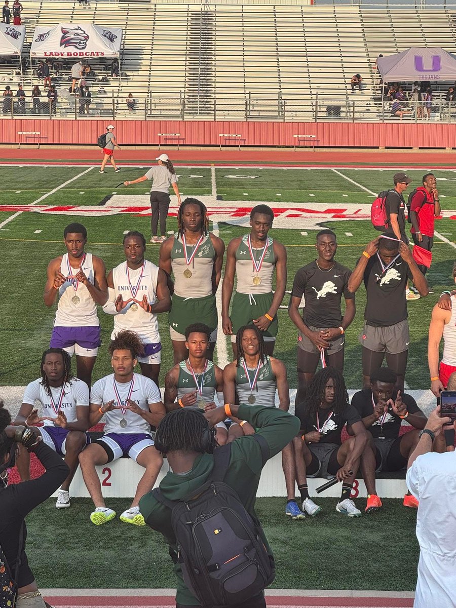 TYLERREEDCTX's tweet image. 5a District Champions ELLISON HS
4x200m 🥇 (2nd leg) 

Didn’t place in the finals 200m but I ran a 22.46 today. 

3 more years to make it to state! Watch me work💪🏽

@DannyServance @Hoodque02 @coachkellison63 @EllisonAnd @RespectxSports @247recruiting @KNCT_SPORTS