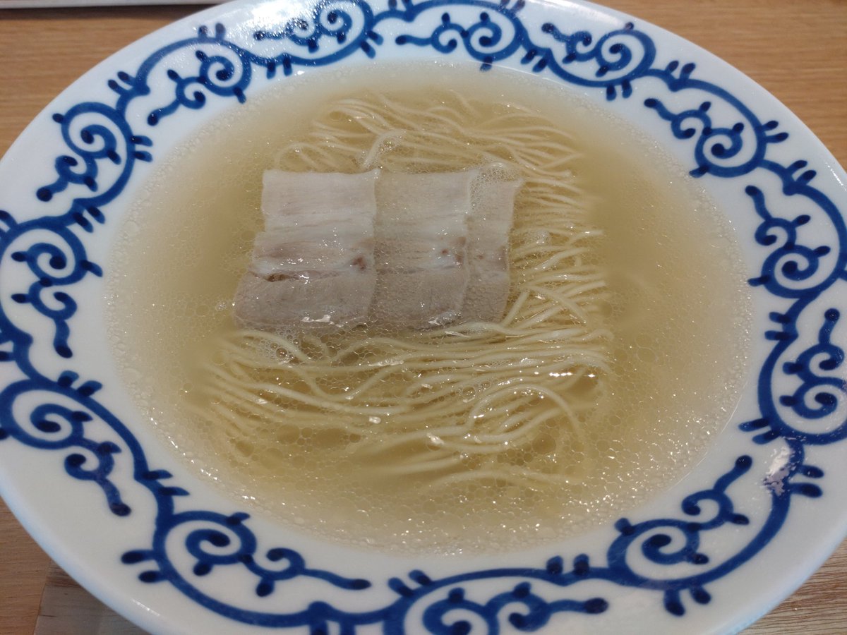 yasa_itame's tweet photo. 今日はウンチ系のクリア豚骨ラーメン

ウンチって、unchi
人類みな麺類のね(⁠〃ﾟ⁠3ﾟ⁠〃⁠)

次は支那そば食ってみたい

#飯テロ #ラーメン #unchi https://t.co/5FPGPeqAGN