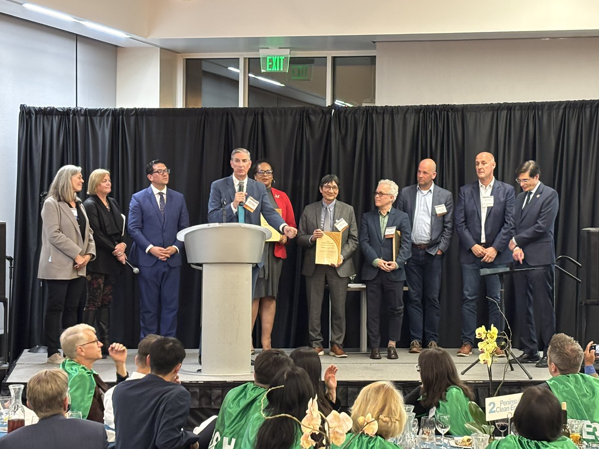 JohnWoodell's tweet image. Well done @sanmateoco Board President @davidcanepa on the SSMC Green Building Award.