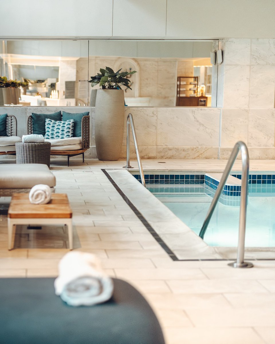 FSAtlanta's tweet image. Relaxing in the heart of the city with a dip in the indoor pool—Midtown vibes, luxury feels. #FSAtlanta