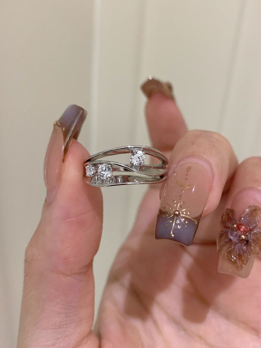 huang_alpha's tweet image. Crafted to Fit Your Life
💍 Light, meaningful, and stylish—our handmade rings are perfect for stacking or standing alone.

📌 #RingGoals #CustomRingDesign #SimpleJewelry #GoldRingsForHer #EverydayLuxury #OnePieceMOQ #ArtisanJewelry #RingAddict #BespokeRing #DaintyStyle