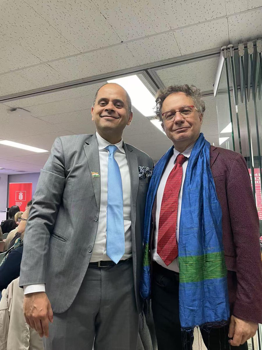 Long live India-Italy friendship! 🇮🇳🇮🇹

Thank You Minister  <a href="/michele_geraci/">Prof Michele Geraci, fmr Undersecretary of State</a> for the interesting discussion. 🙏🏼🌎💥

The Indian #silk scarf added a dash of colour to the thought provoking and timely event. 🦚🎨🌉
 <a href="/IndiaInShanghai/">India In Shanghai</a> <a href="/nyushanghai/">NYU Shanghai</a> 

<a href="/indiandiplomats/">Indian Foreign Service</a> <a href="/IndianDiplomacy/">Indian Diplomacy</a>