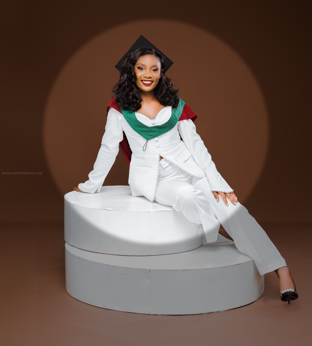 Luckieee4's tweet image. Degree Conferred with DISTINCTION, Bachelor of Arts in Journalism👩🏽🎓❤️