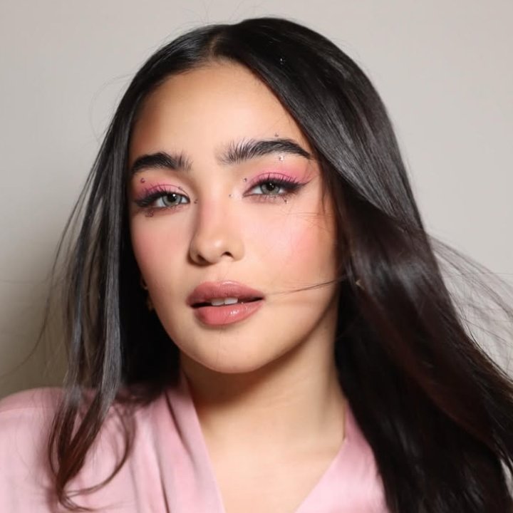 Were really excited to see you on abscbn ball

ANDREA BRIGHTEST STAR