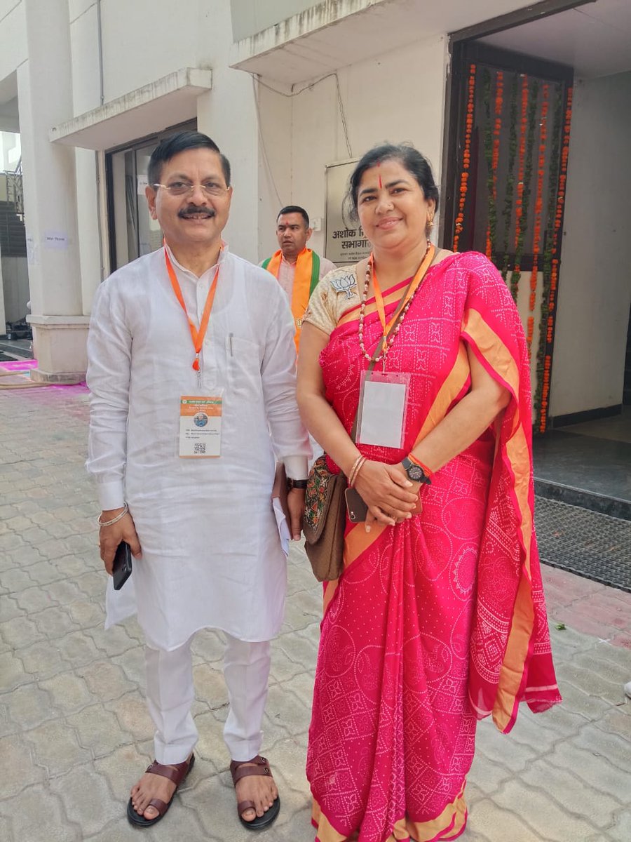 renudhimananil's tweet photo. समालखा स्थित सेवा साधना एवं ग्राम विकास केंद्र (पट्टीकल्याणा) में भाजपा के नवनियुक्त जिलाध्यक्ष व मण्डल अध्यक्षों के दो दि��सीय प्रशिक्षण शि��िर के दूसरे दिन व्यवस्था प्रमुख के नाते अपने दायित्व का निर्वाह किया व संगठन के शीर्ष नेतृत्व का मार्गदर्शन प्राप्त हुआ।

#renudhimansmk https://t.co/Xk4bUnJlOP