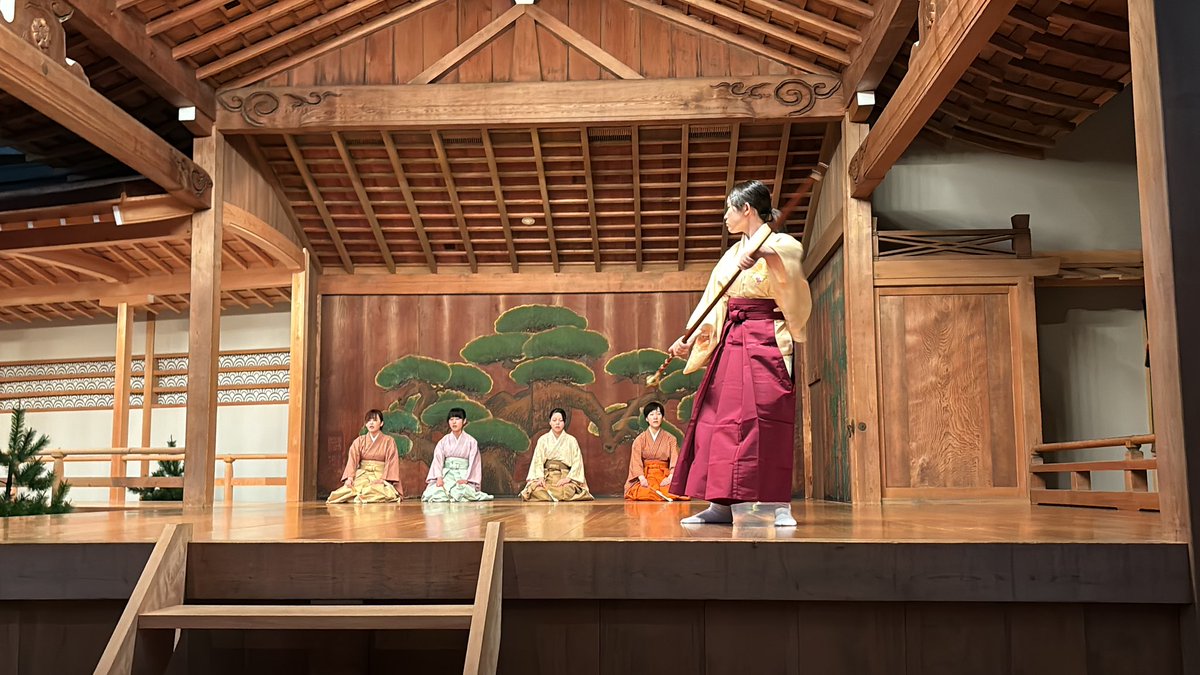 こんにちは！
ただいま、新入生歓迎会で
３号館ロビーにいます！
説明だけでも聞いてくれると
嬉しいです！！