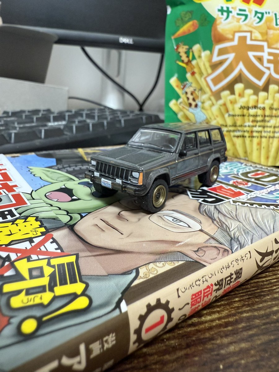 abd_inoue's tweet photo. ホビー買いました。
持ってるやつとは仕様がまぁまぁ違うけど。グレーもかっこいいなぁ

#jeep
#cherokeexj
#jeepcherokeespo
#7mx 
#jeepxj 
#チェロキー 
#チェロキーxj 
#ジープチェロキー https://t.co/OZyWdAJfpx