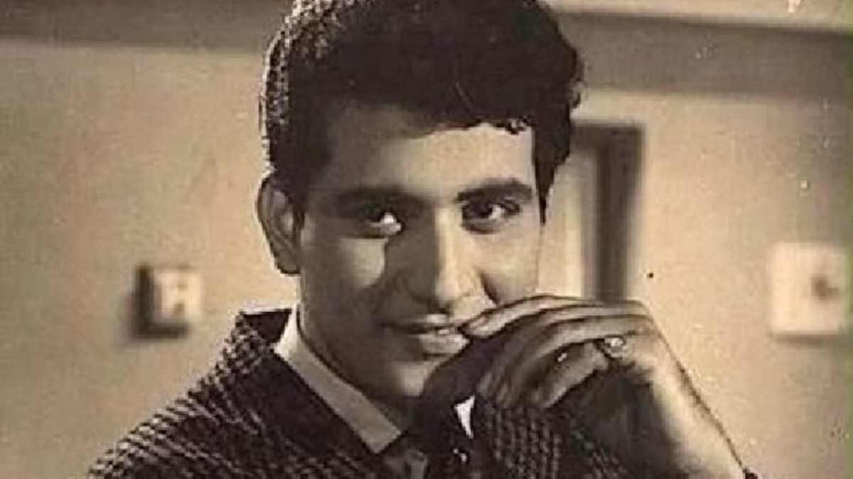 Ek daur . Ek duniya .. Ek film industry aaj anant mein vilin ho gayi .. my most favourite actor film maker Manoj Kumar .. Bharat Kumar nahi rahe ..  jinse sab ne film making seekhi .. song picturisation seekha .. his films will b always thr .. he will live thru his film .. woh