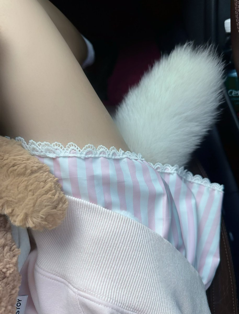 Ro52798's tweet photo. 借清明，咱也是放上假啰😁～清明节～出租车～狗尾巴～和司机斗智斗勇的小任务🚖＼(･ω･＼)  #清明节 #户外 #任务 #母狗 https://t.co/piRhSoQLWm
