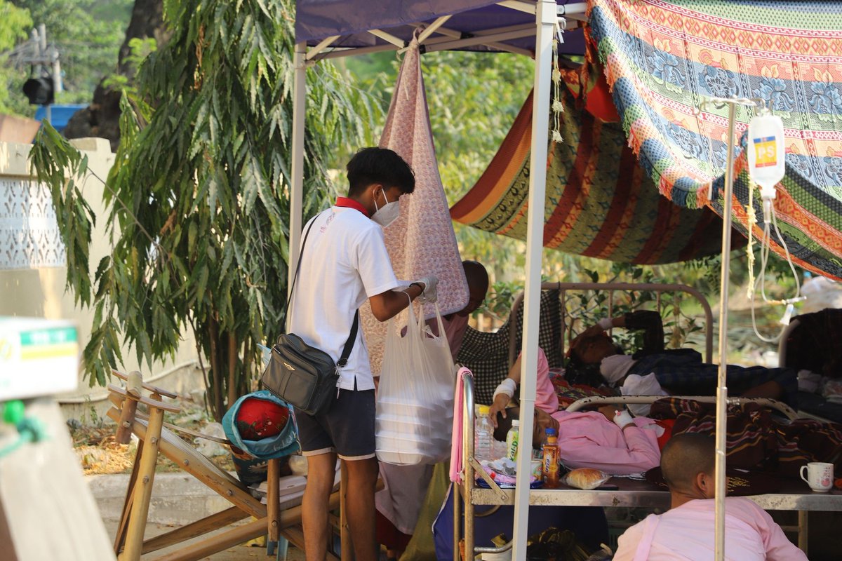 MyanmarRedCross's tweet image. 🚨 MRCS humanitarian assistance from the reinforcing #earthquake #Deployment Team has been in place in #Sagaing since April 2.

We are continuing to deliver vital humanitarian support to communities in need. ❤️‍🩹