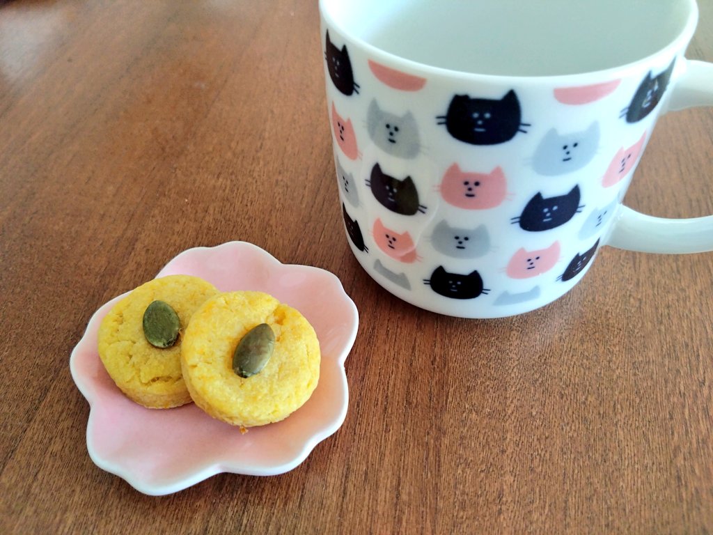 かぼちゃクッキー🎃
#お菓子作り
季節の変わり目にやられております😣
とくにこの時期がほんっっっとに苦手でメンタルと体調絶不調🫩
なんとか省エネで生き抜きます💪💪💪
