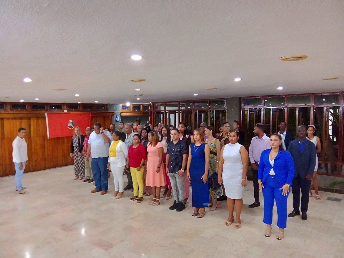 ❤️🇨🇺 En la noche de hoy damos inicio al acto de condecoración a nuestros jóvenes comprometidos con la Revolución y los principios de nuestra organización...🙌🎖️

#SiempreJoven #UJCdeCuba