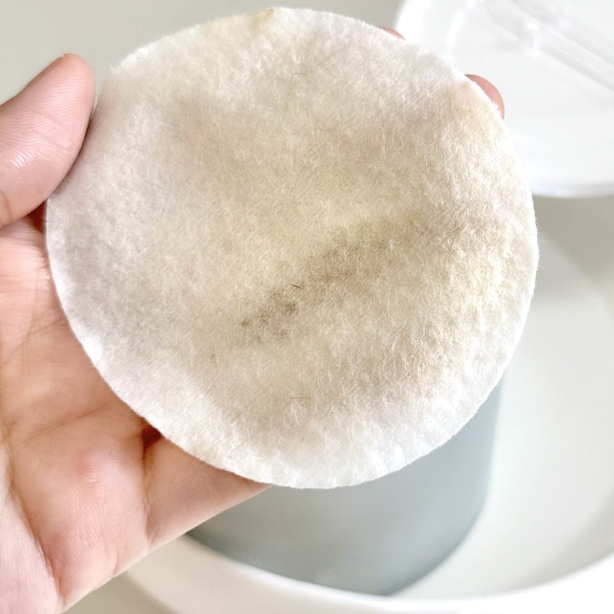 วงการคลีนซิ่งแพดเลย เข้าแล้วออกไม่ได้อีกต่อไป ป้ายยาน้อง BYBO SOFT &amp; GENTLE MICELLAR SENSITIVE CLEANSING PAD ✨🩶 อันนี้เป็นสูตรใหม่ อ่อนโยนกว่าเดิม ~ มีถึง 60 แพดเลยย เป็นคลีนซิ่งแพดที่เช็ดเครื่องสำอางสะอาดเกลี้ยงมาก! เช็ดเสร็จผิวไม่แห้งเลย ผิวชุ่มชื้นดีมากจริงๆ