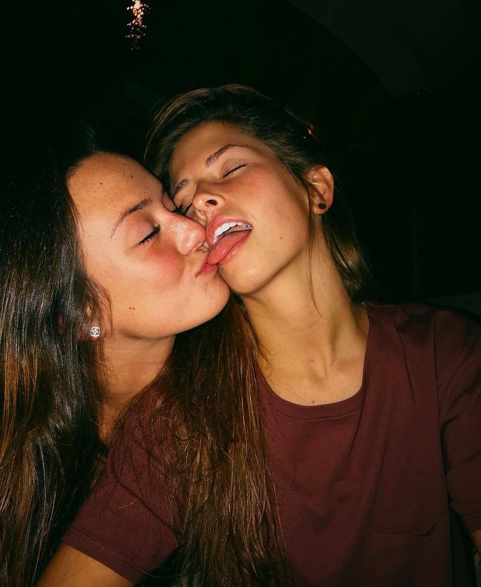 IntimateGFriend's tweet photo. #lesbians #girlskissgirls #lesbianlove https://t.co/6FbPaocZIq