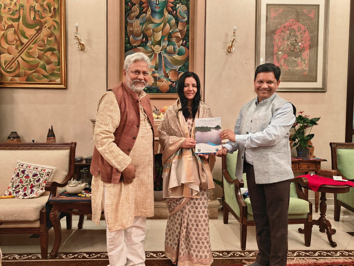 उज़्बेकिस्तान की राजधानी ताशकंद में भारत की राजदूत श्रीमती सुनीता पंत जी से मुलाकात की और "Climate resilient socioeconomic growth through water conservation “  पुस्तक भेंट की। 
यहां भारत और उज़्बेकिस्तान के रिश्तों पर भी गहरी चर्चा हुई।