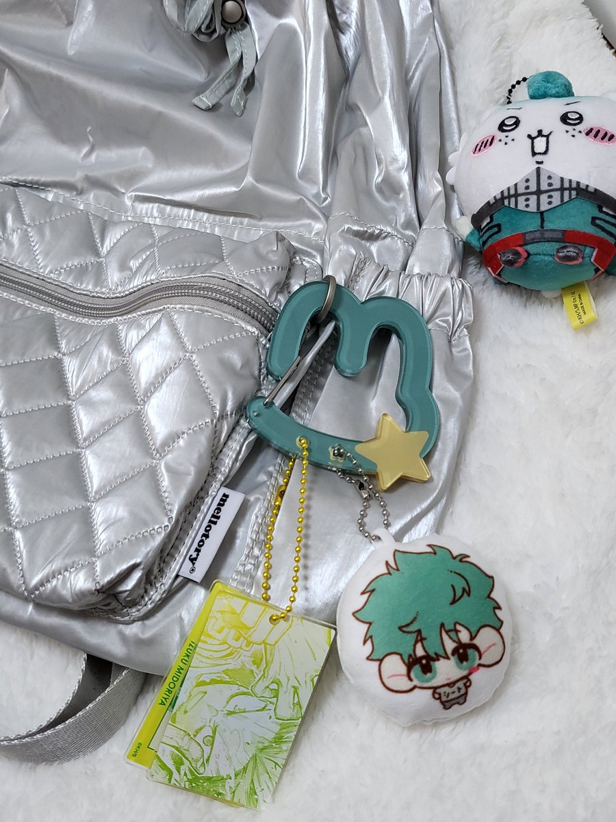 #RT 👊
🧡💚

<인용트 알티추첨>
한분께 바쿠고&amp;미도리야 카라비너 세트를 드립니다🥹

이벤트 기념 먼저 받아보시라고 
당발은 4월 10일날 하겠습니다😍
부착된 양면 필름 꼭꼭 제거해서 사용해주세요🩷