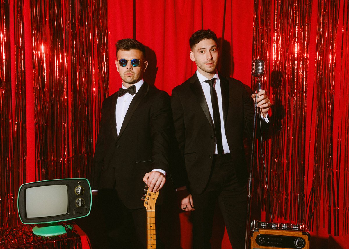 wmj_intl's tweet image. 【Crash Adams】
あなたの気分をアゲるデュオ
#クラッシュ・アダムス✨
🎤「Karaoke」🎤
をリリース！

▼楽曲はこちら
📷wmj.lnk.to/CAKtw

暖かさに包まれた楽曲を聴いてみよう🎶

@crashadamsmusic #CrashAdams