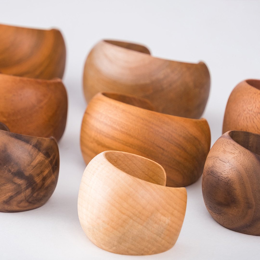 IkuruSuto's tweet image. 木のバングル - Wood Bangle

#woodbangle #bangle #accessory #バングル #アクセサリー #家具作家 #家具職人 #cabinetmaker #diy #woodworking