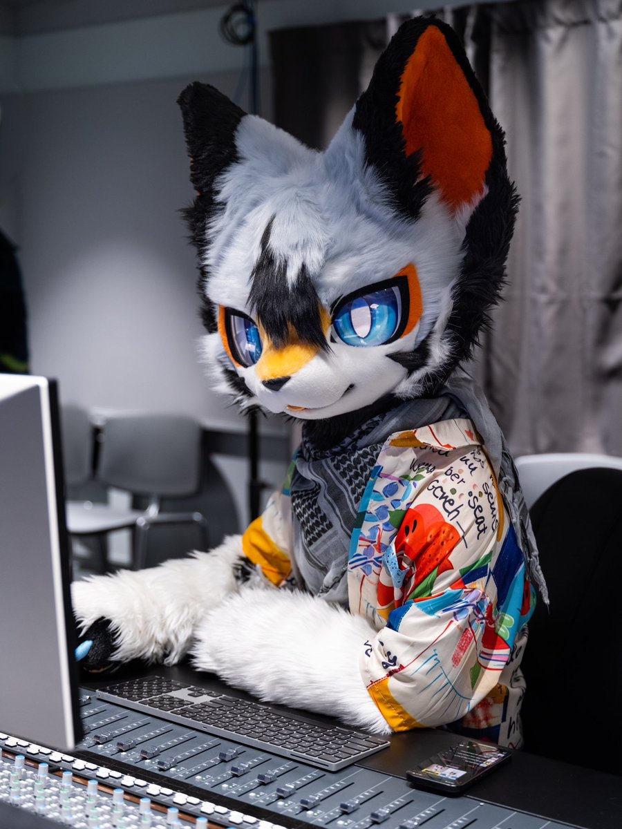 #FursuitFriday 
今天要点播什么呢
📷：@清风