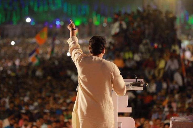 फटके त्यांनाच पडत आहेत जे बोलतात की

"महाराष्ट्रात मराठी गरजेची नाही"

प्रेमाने बोला "हम सीख रहे हैं", कोणी हात लावणार नाही

फक्त मराठी. फुल स्टॉप.

#Marathi