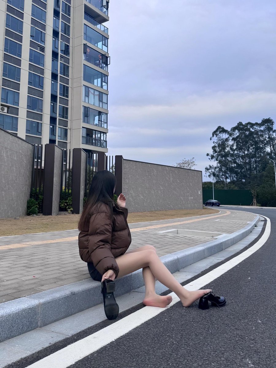 今天你们都放假了吗？ #肉丝 #御姐 #户外 #原味 #定制 https://t.co/qNn9ObNQOy