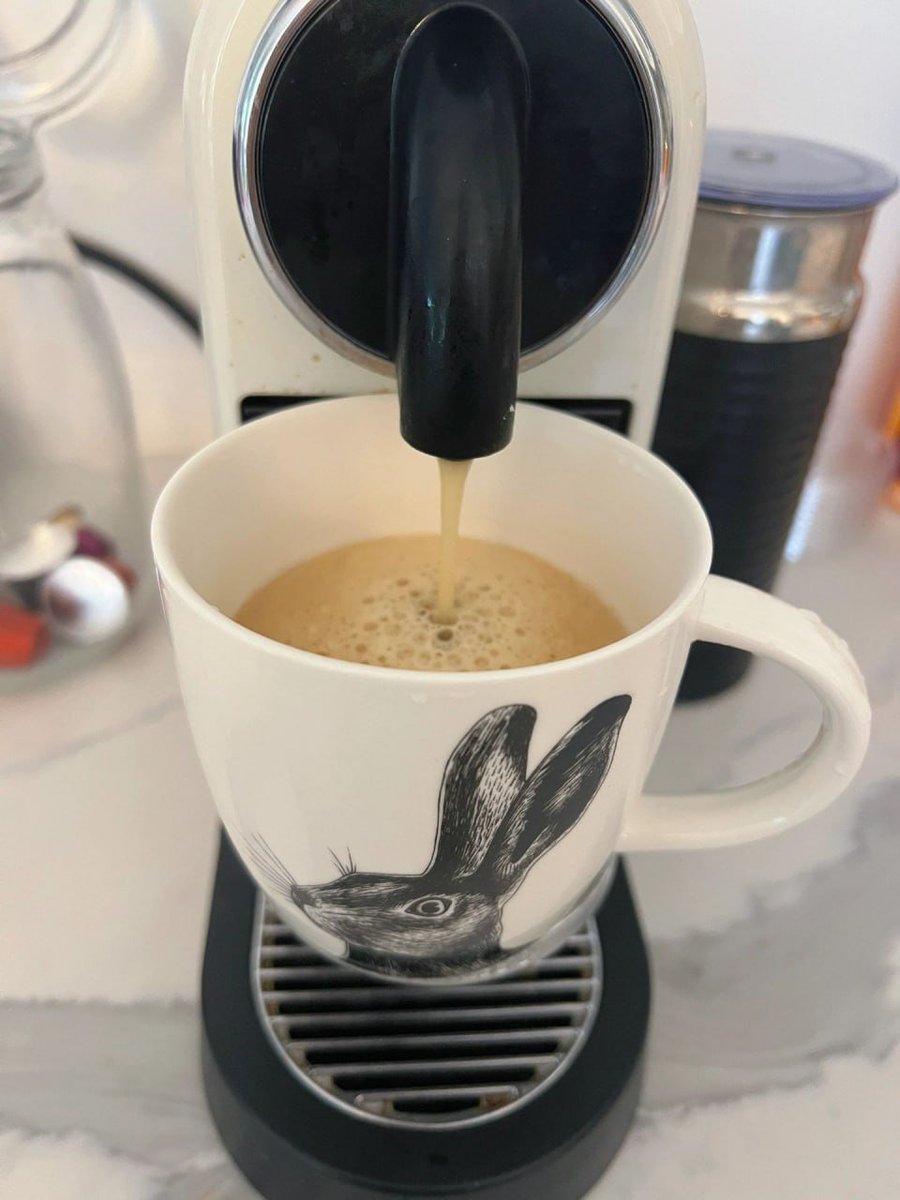 Conquerzxcv's tweet photo. 自分のためにコーヒーを作ります。元気に仕事をしていますよね。 https://t.co/WlCwQprX6Q