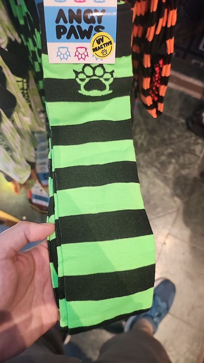 Hey <a href="/AngyPaws/">Angy Paws</a>, do you have this in yellow yellow, not tennis ball yellow?