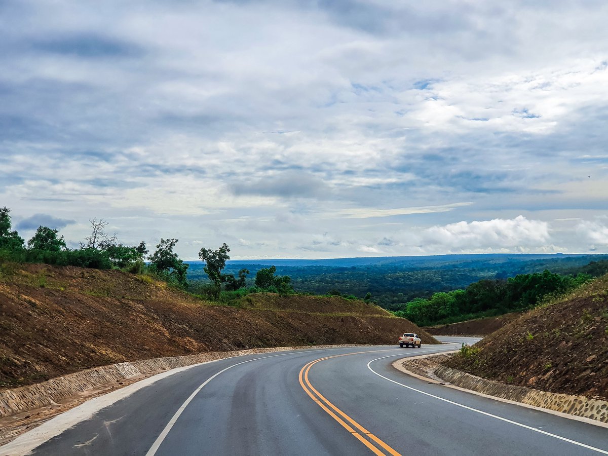 The Kabwoya–Buhuka Road (43km) construction to kick off immediately!
Launched by PM <a href="/R_Nabbanja/">NABBANJA ROBINAH</a> on behalf of H.E. <a href="/KagutaMuseveni/">Yoweri K Museveni</a>.

But that’s not all — these critical roads have already been delivered in the region:

✅ Masindi Park Junction – Paraa – Bulisa (159 km)
✅ Buhimba