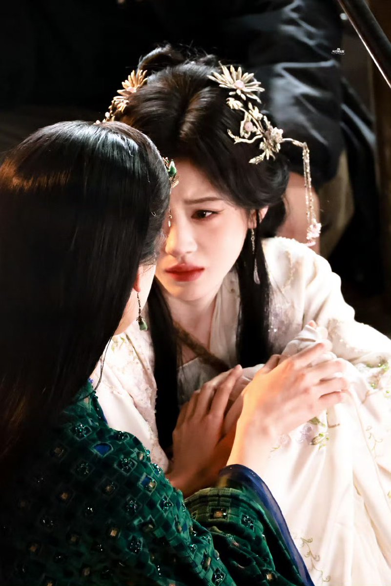 jujingyishunxi's tweet image. กุกล้าพูดเลยว่าระหว่างแฟนกับน้อง พี่วั่งเหยียนเลือกน้องค่ะ เบอร์หนึ่งตลอดไป ตอนจับแก้มน้องคือทะนุถนอมมาก ทำไมอิจีนไม่เปิดซีรี่ย์เกสาวแบบเสรีบ้าง มึงดูเคมีนี้สิค่ะ 😭🤌🏻