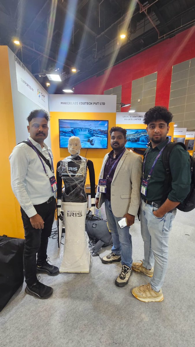 startup_mission's tweet image. Maker labs showcases IRIS India&apos;s first AI teacher at Startup Mahakumbh 2025, empowering learners with STEM toys and interactive AI teacher robots.
Visit makerlab.in  
#IRIS #MakerLab #KSUM #StartupMahakumbh #StartupIndia #KeralaStartups #Innovation #Entrepreneurship