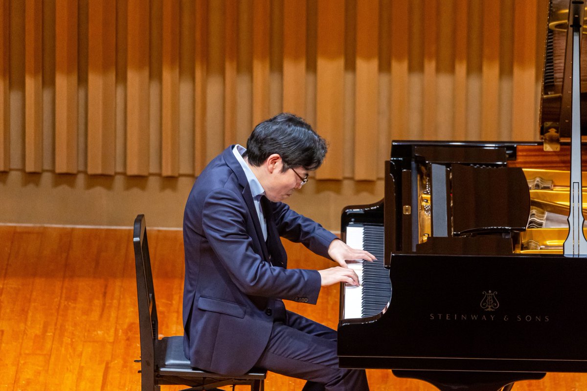 【日本バッハコンクール優勝者インタビュー記事紹介♪】
一般B部門：吉村　英二さん
演奏曲：幻想曲とフーガ イ短調 BWV904

バッハの楽曲が持つ懐の深さと魅力を改めて感じました。
bach-concours.org/p/15-b_85.html

#日本バッハコンクール
#優勝者
#東音企画
#henleverlag