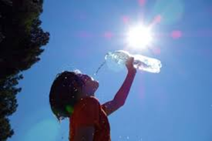 AYSingh9's tweet photo. ☀️ Stay safe this summer! Beat the heat by staying hydrated, wearing sunscreen, and avoiding the sun during peak hours. Watch out for food safety, allergies, and heat exhaustion. Enjoy the season, but take care of yourself! 🌊🍉 #SummerHealth #StayCool #SunSafety https://t.co/j2SpxDwMnq